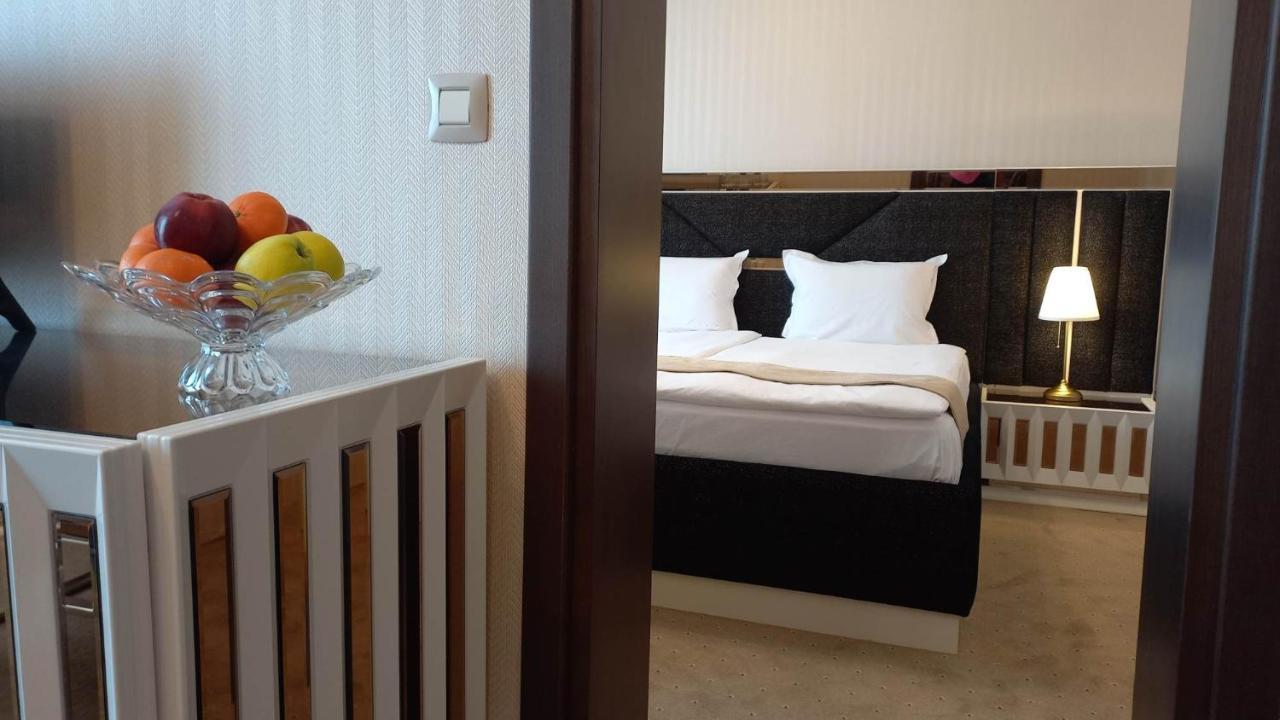 מלון Astoria Grand